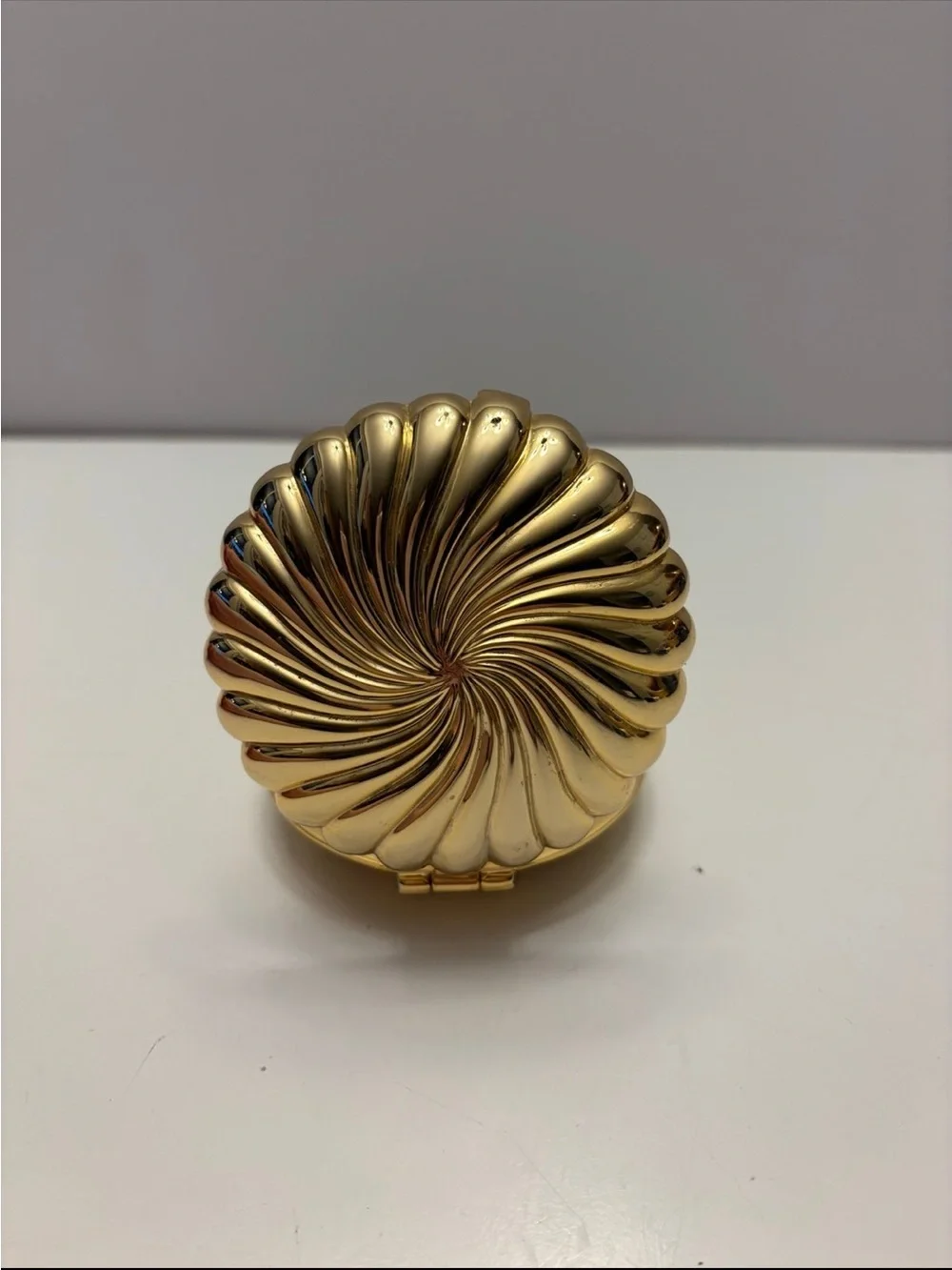 Vintage Swirl Design Gold Partylite Compact Travel Clam tealight candle holder
